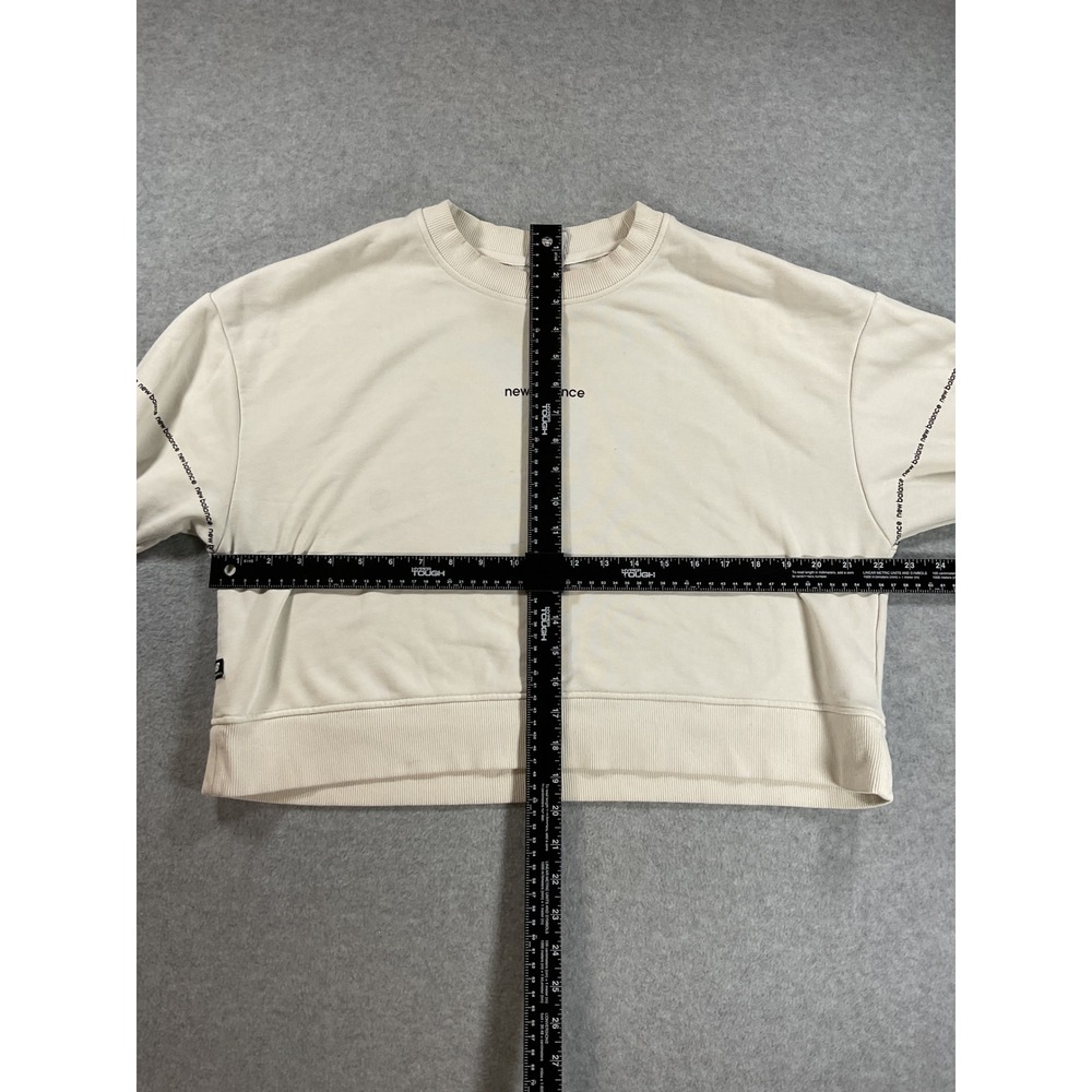 New Balance Women Cream Cropped Sweatshirt Logo Tape Sleeve Pullover Medium 2385 - Picture 3 of 8